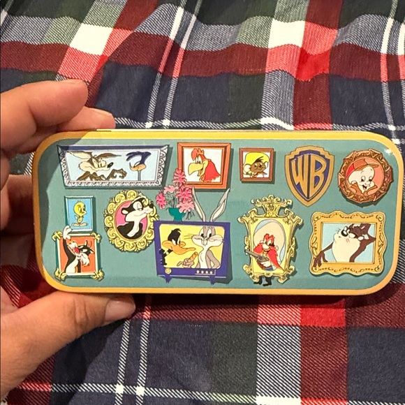 Warner Bros Bugg Bunny watch with leather band - Picture 3 of 5